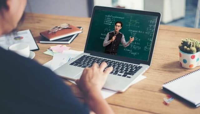 Teaching Programming Languages Online